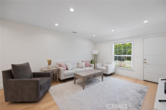 Detail Gallery Image 5 of 29 For 8313 Kittyhawk Ave, Los Angeles,  CA 90045 - 9 Beds | 9/2 Baths