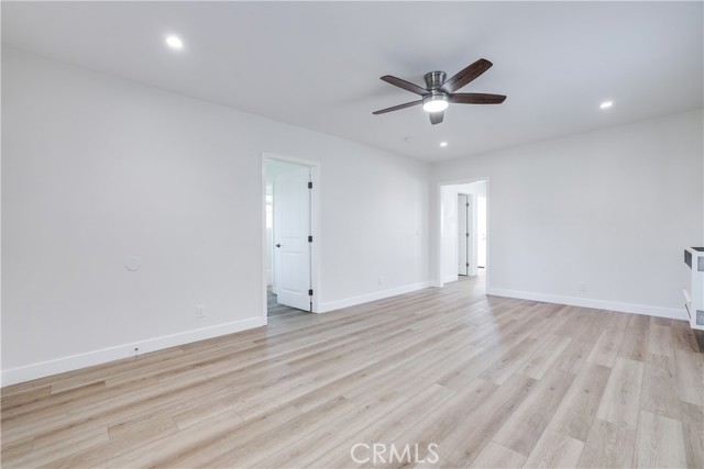 Detail Gallery Image 4 of 15 For 722 Main St, Huntington Beach,  CA 92648 - 2 Beds | 1 Baths