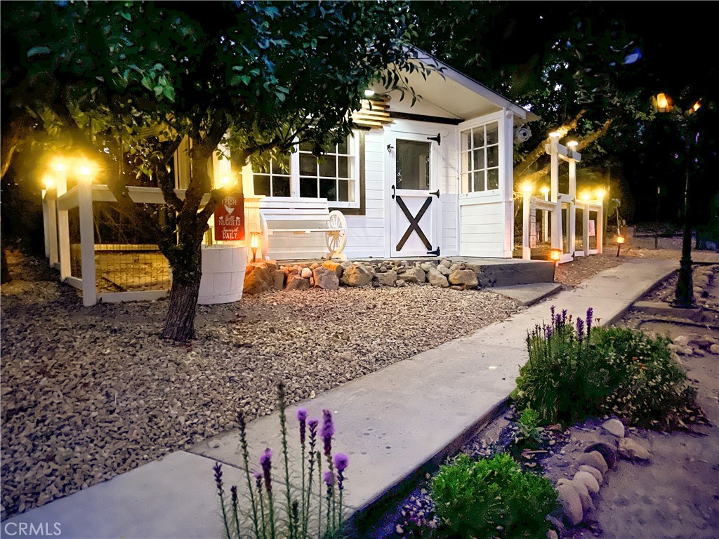 https://media.crmls.org/medias/714b1c1a-3bb5-45b1-bd38-43bd6c71b990.jpg?preset=X-Large