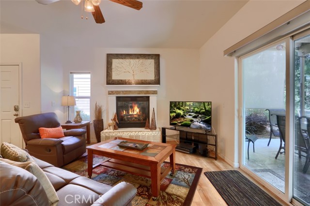 Detail Gallery Image 9 of 57 For 40507 Road 222 #102,  Bass Lake,  CA 93604 - 3 Beds | 2/1 Baths