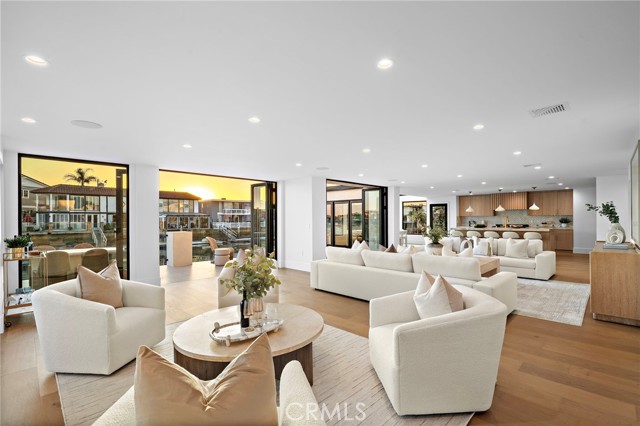 Detail Gallery Image 5 of 57 For 16471 Barnstable, Huntington Beach,  CA 92649 - 5 Beds | 5/1 Baths