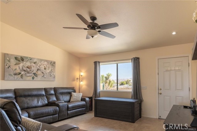 Detail Gallery Image 8 of 32 For 58650 Sun Oro Rd, Yucca Valley,  CA 92284 - 3 Beds | 2 Baths