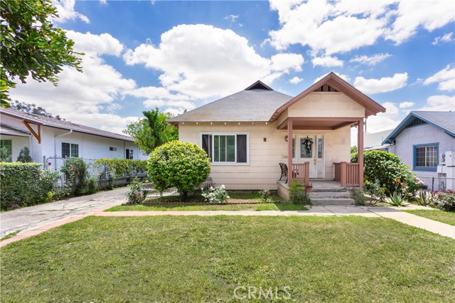 Detail Gallery Image 1 of 35 For 1450 Locust St, Pasadena,  CA 91106 - 2 Beds | 1 Baths