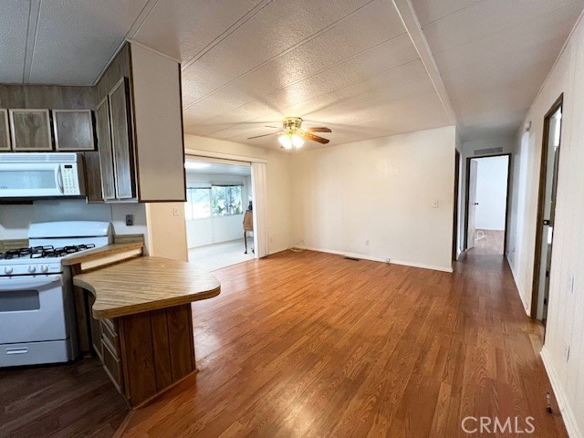 Detail Gallery Image 6 of 24 For 3850 Atlantic Ave #189,  Highland,  CA 92346 - 2 Beds | 2 Baths