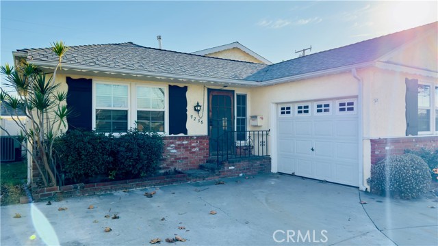 Detail Gallery Image 3 of 24 For 9236 Foster Rd, Bellflower,  CA 90706 - 2 Beds | 2 Baths