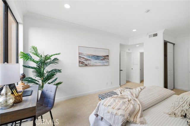 727 Esplanade, Redondo Beach, California 90277, 2 Bedrooms Bedrooms, 0 ,2 BathroomsBathrooms,Residential,For Sale,Esplanade,0,SB26097055
