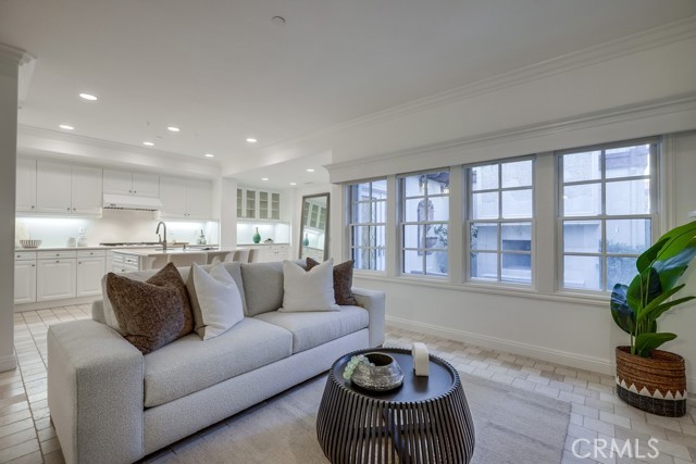 2569 Bungalow Place, Corona del Mar CA: https://media.crmls.org/medias/71569c7c-1972-41cb-8b35-0070c8b4c1af.jpg