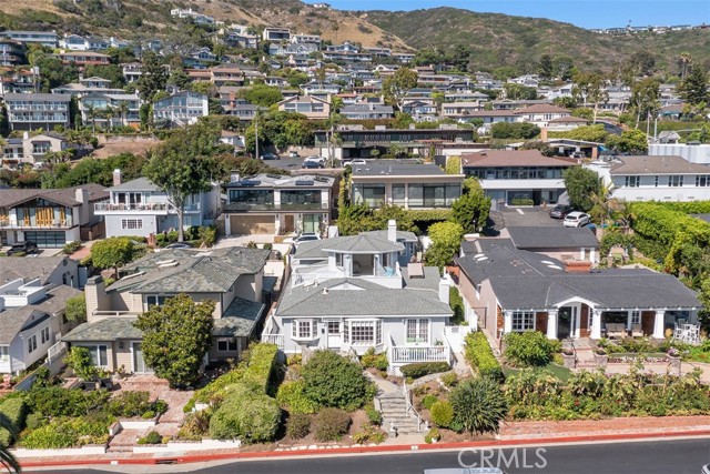 9 N Encino, Laguna Beach CA: https://media.crmls.org/medias/71572812-1324-46bf-a652-3be880060b6e.jpg
