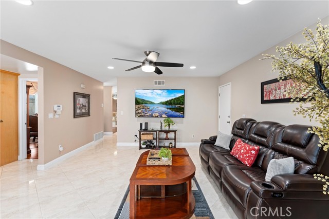 Detail Gallery Image 15 of 49 For 4360 E Addington Dr, Anaheim Hills,  CA 92807 - 4 Beds | 3 Baths