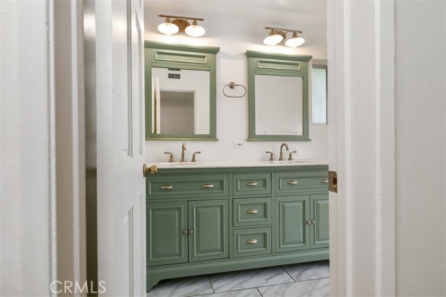 Detail Gallery Image 31 of 36 For 3833 Ridgemoor Dr, Studio City,  CA 91604 - 2 Beds | 1/1 Baths