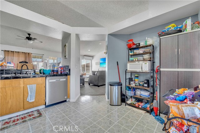 Detail Gallery Image 10 of 30 For 3817 Hatcher Pl, Rosamond,  CA 93560 - 3 Beds | 2 Baths
