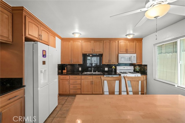 Detail Gallery Image 9 of 25 For 429 E Providencia #B,  Burbank,  CA 91501 - 2 Beds | 1/1 Baths