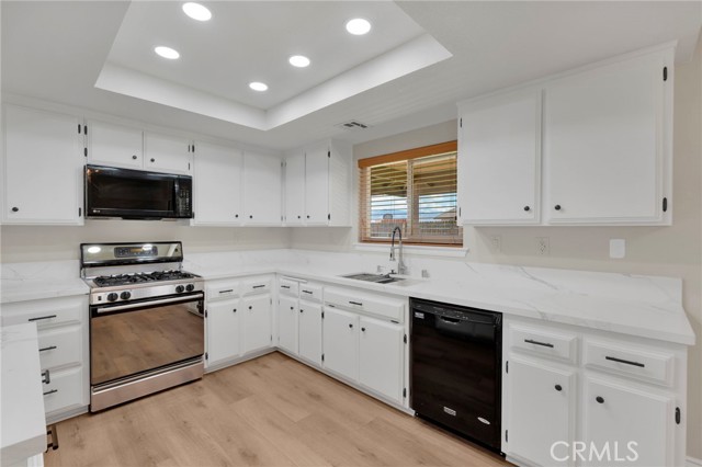 Detail Gallery Image 12 of 43 For 14499 Mirada Pl, Apple Valley,  CA 92307 - 4 Beds | 2 Baths