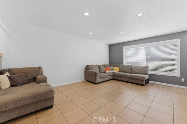 Detail Gallery Image 6 of 44 For 8901 Serapis #24,  Downey,  CA 90240 - 3 Beds | 3 Baths