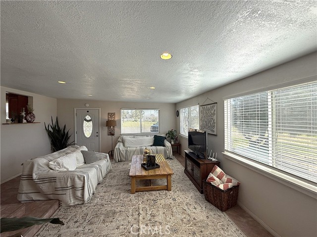 Detail Gallery Image 12 of 53 For 3840 Lupine, Rosamond,  CA 93560 - 4 Beds | 3 Baths