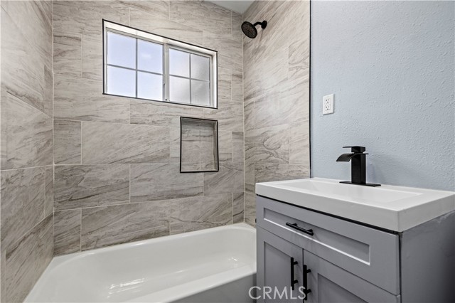 Detail Gallery Image 6 of 20 For 44135 Kingtree Ave, Lancaster,  CA 93534 - 5 Beds | 2 Baths