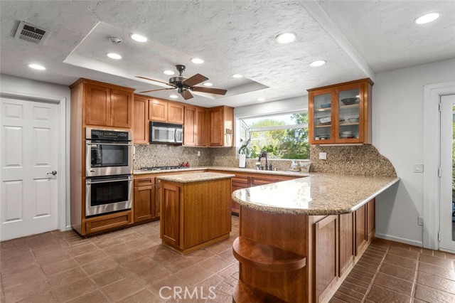 Detail Gallery Image 15 of 66 For 18590 Hombre Ln, Murrieta,  CA 92562 - 4 Beds | 3/2 Baths