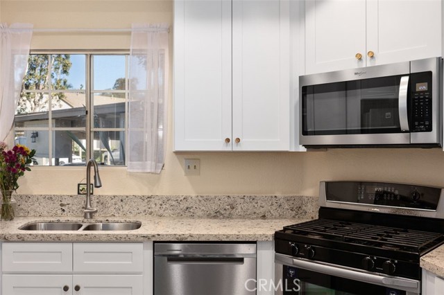 Detail Gallery Image 6 of 44 For 24382 Larchmont Ct #66,  Laguna Hills,  CA 92653 - 2 Beds | 2/1 Baths