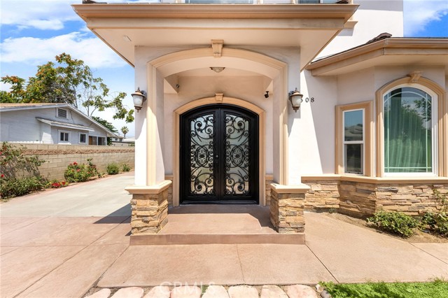 608 N Huntington Avenue, Monterey Park CA: https://media.crmls.org/medias/715fb868-43e1-4852-b683-96a420606293.jpg