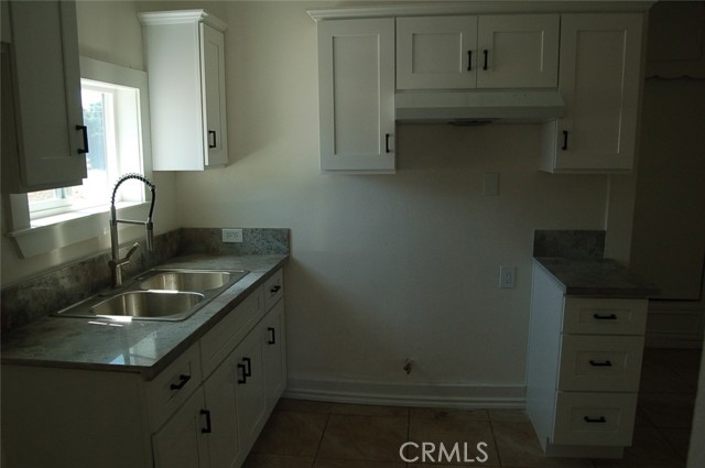 16171 Foothill Boulevard, Fontana CA: https://media.crmls.org/medias/71600bc5-7d31-4024-97e7-772161933041.jpg