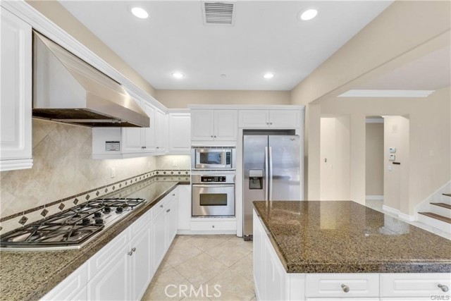 Detail Gallery Image 11 of 37 For 1320 Corte Alemano, Costa Mesa,  CA 92626 - 4 Beds | 2/1 Baths