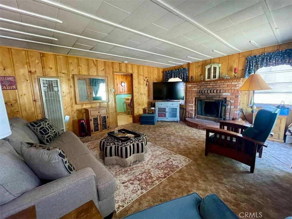 https://media.crmls.org/medias/7160be0d-f5ea-4138-a941-7bbefb2f4581.jpg?preset=X-Large