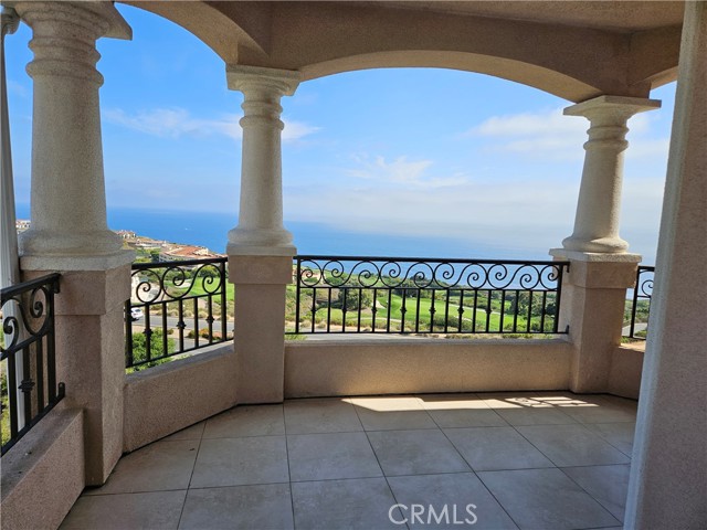 3304 Palo Vista Drive, Rancho Palos Verdes CA: https://media.crmls.org/medias/7160e586-8eb4-4bee-abbf-4e65572704d4.jpg