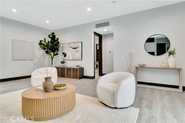 19513 Cantara Street photo 28