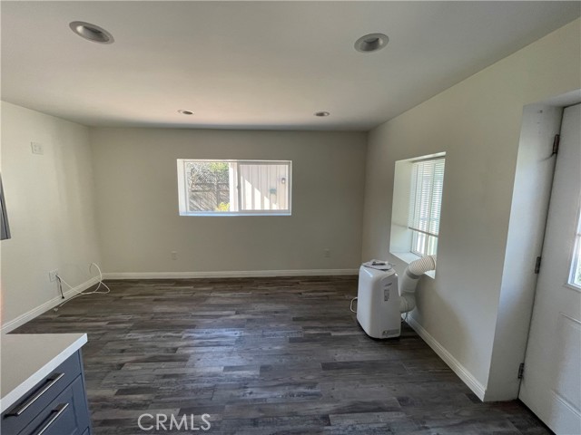 Detail Gallery Image 5 of 14 For 22018 Martinez St, Woodland Hills,  CA 91364 - 1 Beds | 1 Baths