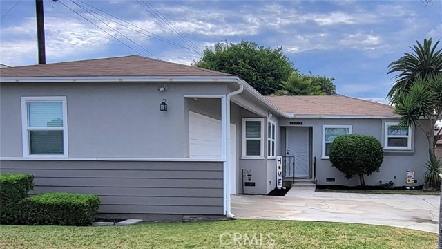 16423 Woodruff Avenue, Bellflower CA: https://media.crmls.org/medias/71641175-ce5b-410e-bada-cc240bab9b06.jpg