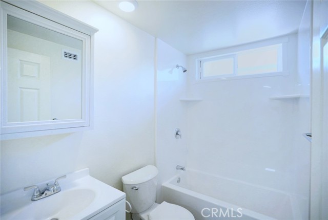21712 Brookhurst Street, Huntington Beach CA: https://media.crmls.org/medias/716441fd-18f3-4689-95b0-11498feae008.jpg