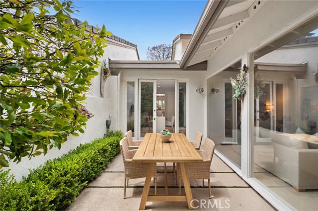 6 Rue Marseilles, Newport Beach CA: https://media.crmls.org/medias/7164e5db-3f86-4943-a82f-7a95a3f2a6ca.jpg