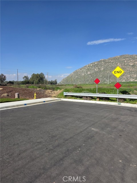 Detail Gallery Image 9 of 11 For 28295 Memory, Winchester,  CA 92596 - 4 Beds | 3 Baths