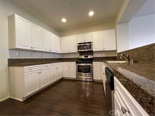 Detail Gallery Image 9 of 26 For 15880 Lasselle St #D,  Moreno Valley,  CA 92551 - 3 Beds | 3/1 Baths