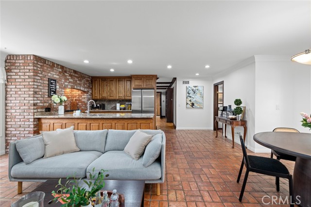 16842 Harkness Circle, Huntington Beach CA: https://media.crmls.org/medias/716613c2-be28-4d61-8a26-b7a2e8b38e4b.jpg