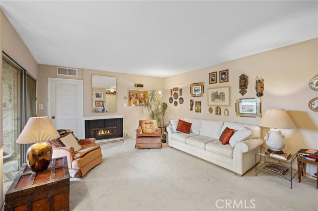 1339 North Columbus Avenue, 225 photo 4