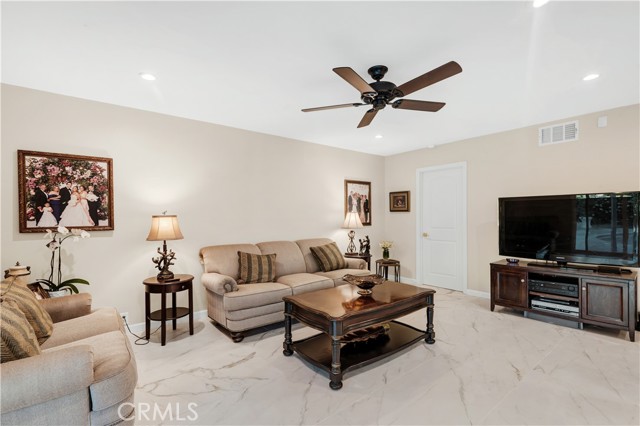 Detail Gallery Image 11 of 40 For 7936 Laramie Ave, Winnetka,  CA 91306 - 4 Beds | 2 Baths
