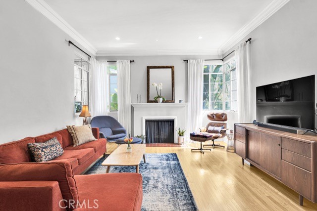 2527 Canyon Drive, Los Angeles CA: https://media.crmls.org/medias/71671985-56e8-41d2-95ed-a8e1fb174c54.jpg