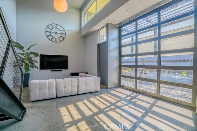 1011 N Orange Grove Avenue, West Hollywood CA: https://media.crmls.org/medias/71682bfd-75a1-498c-8226-3dbcd867bbc2.jpg