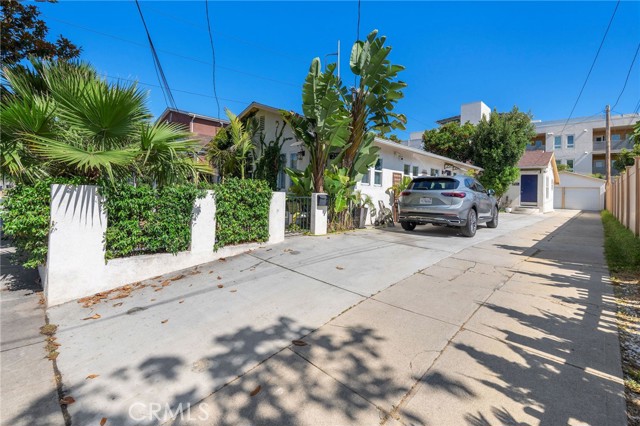 239 W Hillcrest Boulevard, Inglewood CA: https://media.crmls.org/medias/716a0fe9-7801-4534-9432-eb2785d363fe.jpg