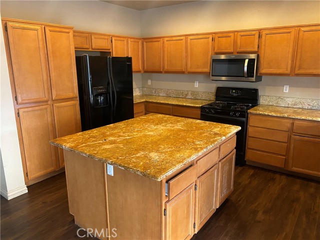15618 Choctaw Street, Victorville CA: https://media.crmls.org/medias/716a99b2-83a8-47f8-9126-af2c785dc8b3.jpg