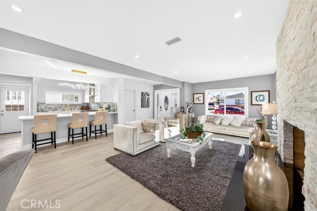 Detail Gallery Image 7 of 27 For 4761 W 141st, Hawthorne,  CA 90250 - 4 Beds | 3 Baths