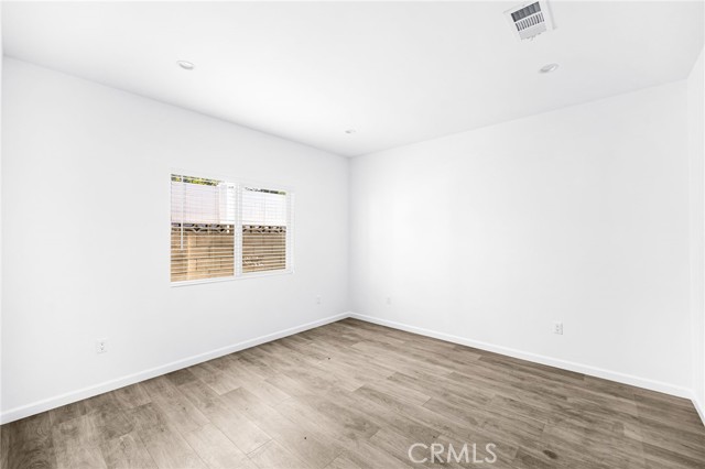 Detail Gallery Image 12 of 15 For 7044 White Oak a,  Van Nuys,  CA 91406 - 3 Beds | 2 Baths