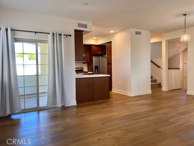 2209 W 237th Street, Torrance CA: https://media.crmls.org/medias/716c74c2-a100-4e34-a07f-23b72c2b8010.jpg
