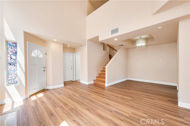 Detail Gallery Image 5 of 38 For 19017 Gault St #103,  Reseda,  CA 91335 - 3 Beds | 3 Baths