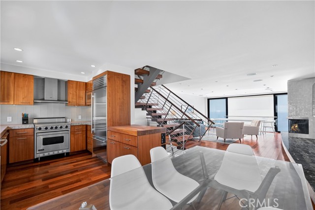 Detail Gallery Image 9 of 39 For 102 Blue Lagoon, Laguna Beach,  CA 92651 - 3 Beds | 3 Baths