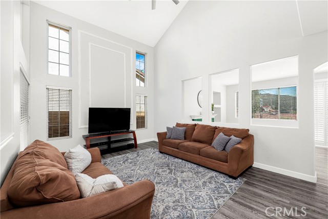 Detail Gallery Image 7 of 25 For 20220 Arthur Ct, Saugus,  CA 91350 - 3 Beds | 2/1 Baths