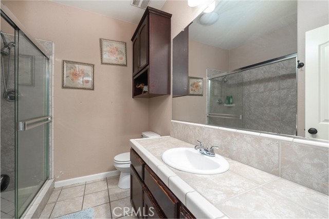 Detail Gallery Image 9 of 17 For 2520 N Liberty Ct, Visalia,  CA 93292 - 4 Beds | 2/1 Baths