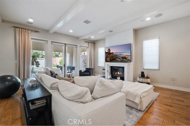 10 Shadybend, Irvine CA: https://media.crmls.org/medias/716e9a55-c13d-4354-92bc-b5462b10e800.jpg