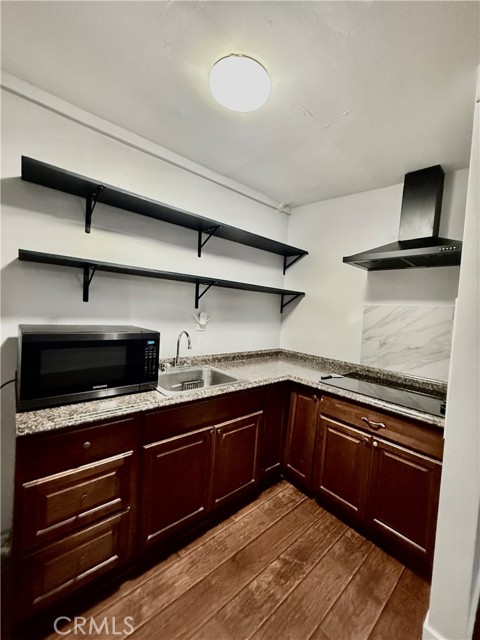 Detail Gallery Image 5 of 6 For 11418 Arminta St #1/2,  North Hollywood,  CA 91605 - 1 Beds | 1 Baths